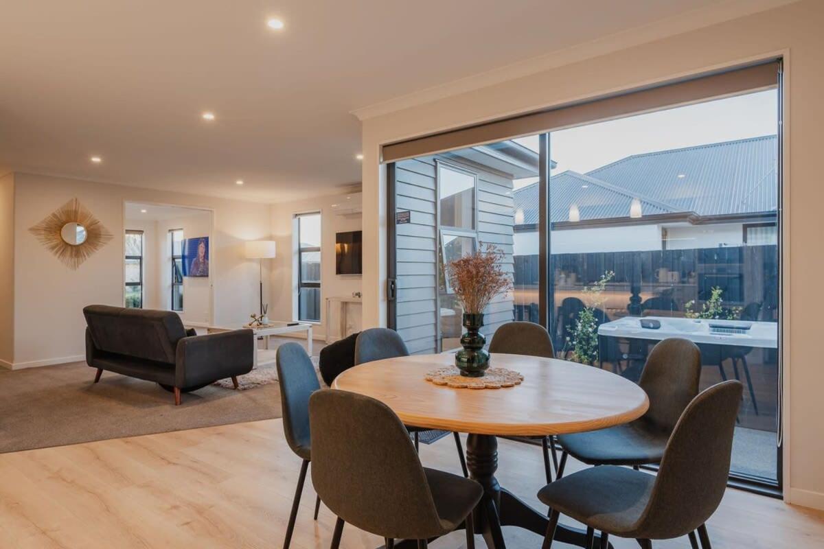 Elegant 3Br Home On Mustang Avenue Christchurch Eksteriør bilde