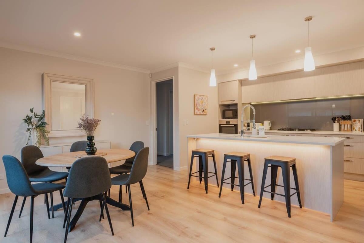 Elegant 3Br Home On Mustang Avenue Christchurch Eksteriør bilde