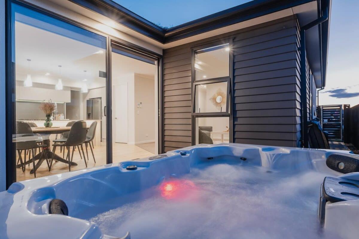 Elegant 3Br Home On Mustang Avenue Christchurch Eksteriør bilde